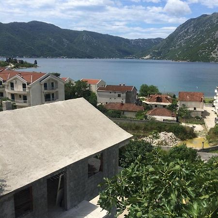 Subotic S Apartmani Risan Exterior photo