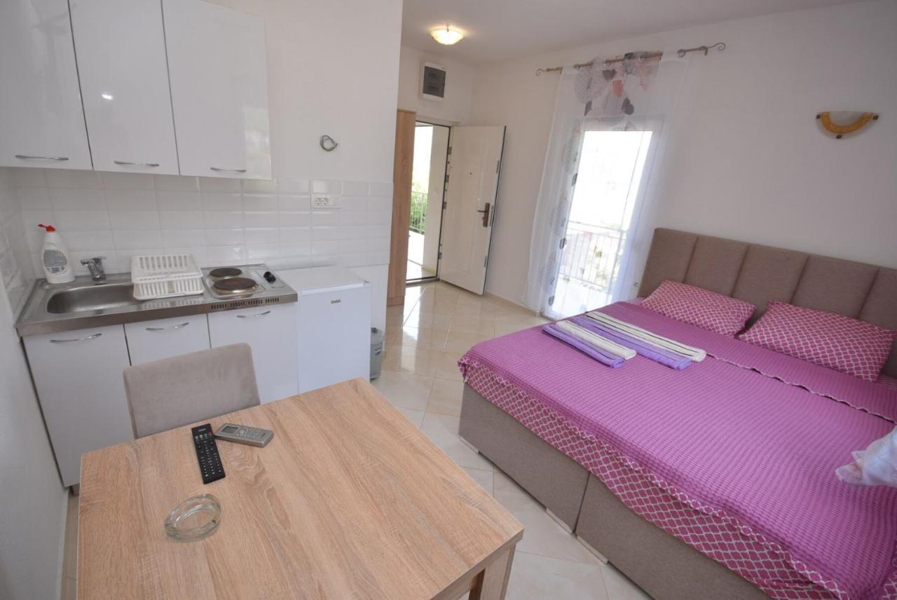 Subotic S Apartmani Risan Exterior photo