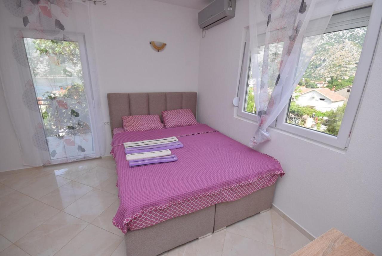 Subotic S Apartmani Risan Exterior photo