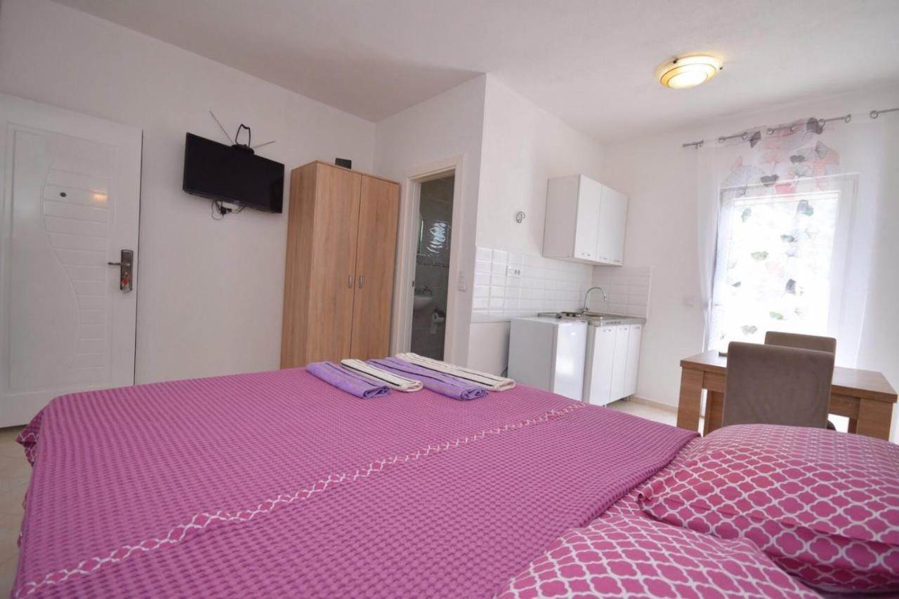 Subotic S Apartmani Risan Exterior photo