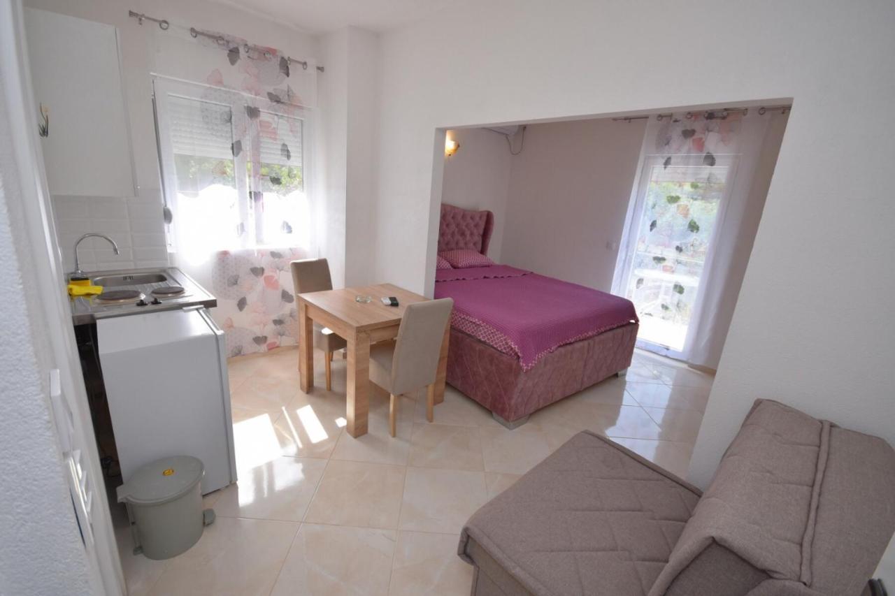 Subotic S Apartmani Risan Exterior photo